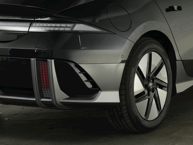 IONIQ 6 UNIQ 77,4kWh AT 4WD+MATRIX LED+NAVI+SURR