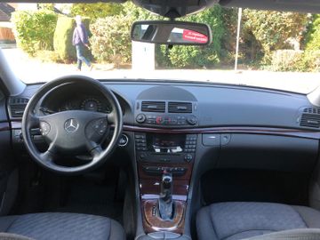 Mercedes E 200 - 11