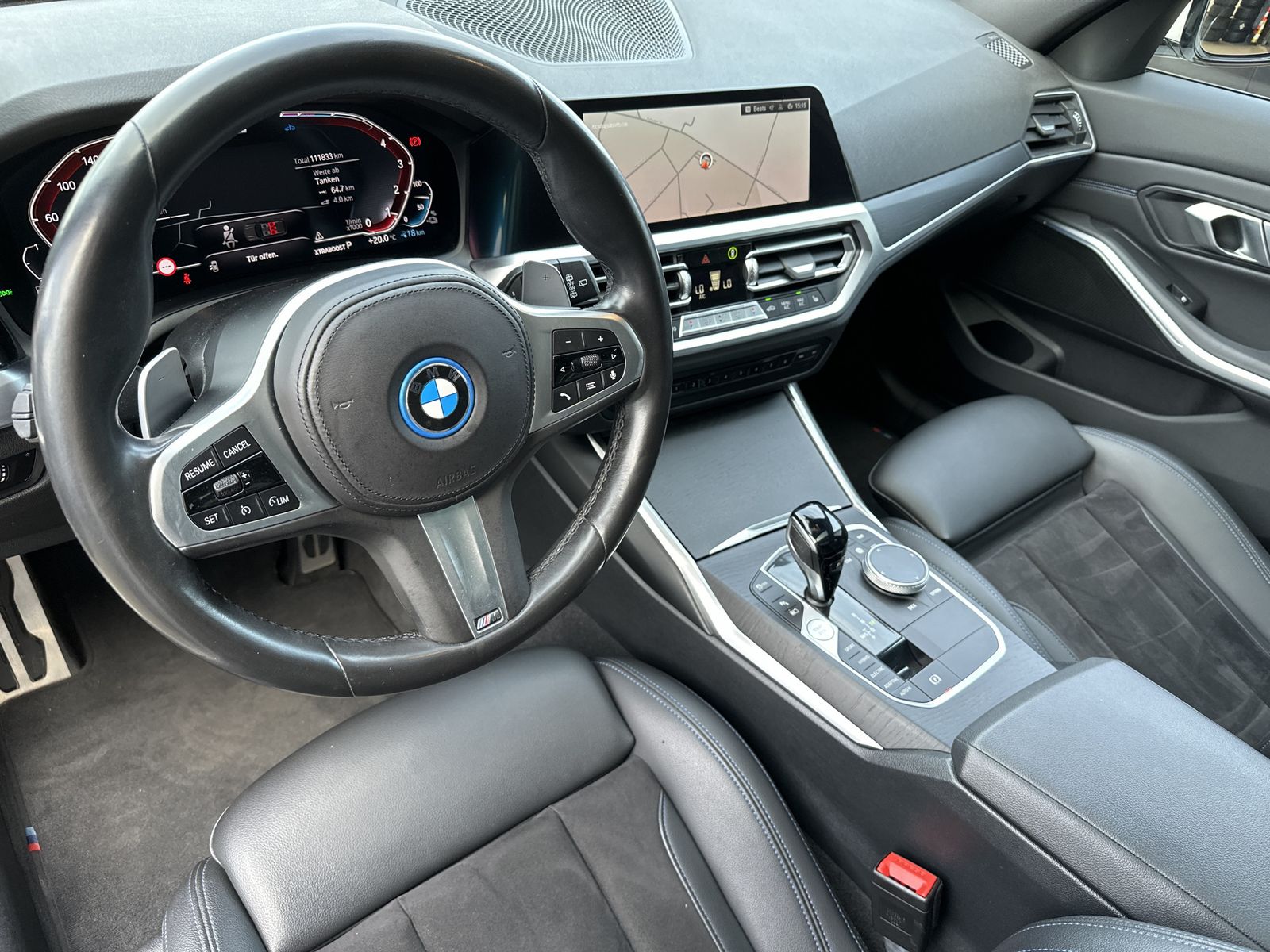 Fahrzeugabbildung BMW 330e Touring xDrive M-Sport NAV+LED+AHK+PANO+SHZ
