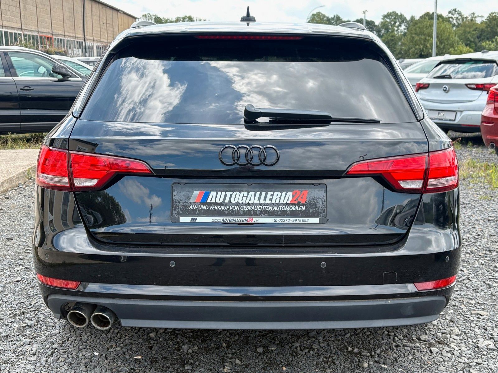 Fahrzeugabbildung Audi A4 2.0 TDI quattro Aut Navi Leder Xenon AHK SPOR