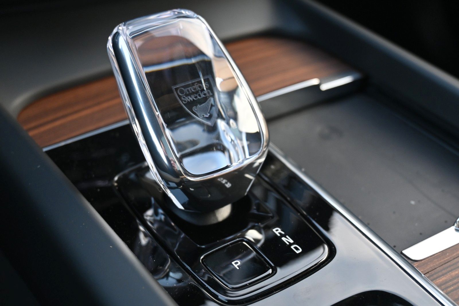 Fahrzeugabbildung Volvo XC60 B5 AWD Ultra Dark*LUFT*360°*ACC*B&W*AHK