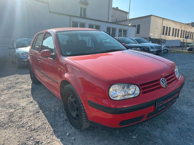 Volkswagen Golf 1.4 Benzin 2 Hand WENIG KM