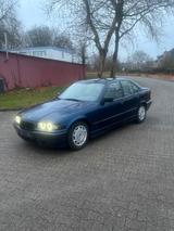 BMW E36 318i - BMW 318: Limousine, E36