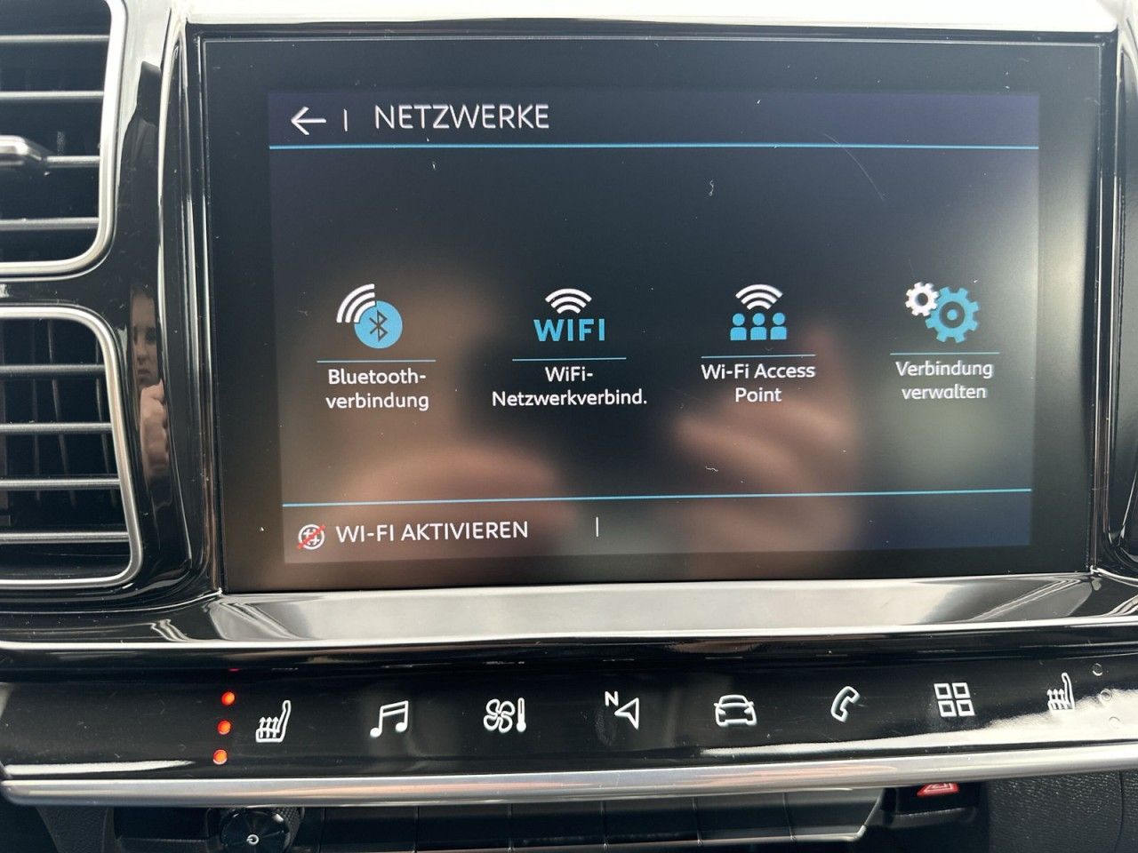 Fahrzeugabbildung Citroën C5 Aircross 2.0 HDI SHINE 180EAT*Navi* - mit KI generiert/bearbeitet
