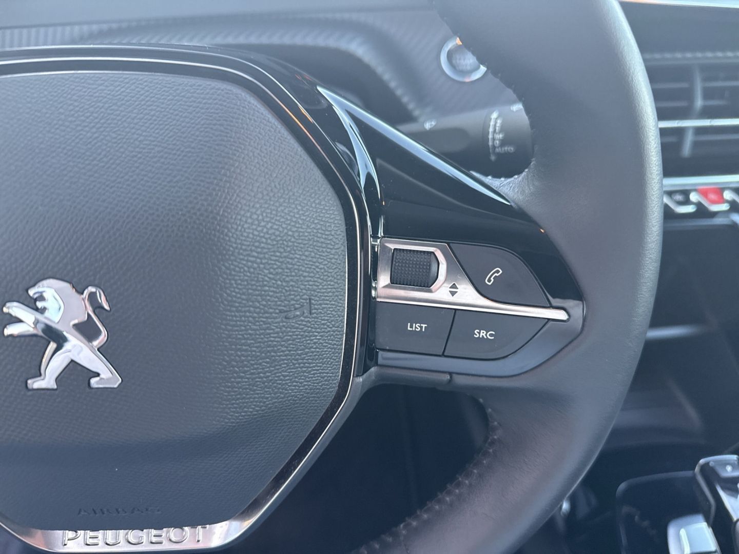 Fahrzeugabbildung Peugeot 2008 e- Active Klimaautom Fahrerprofil DAB Spurh