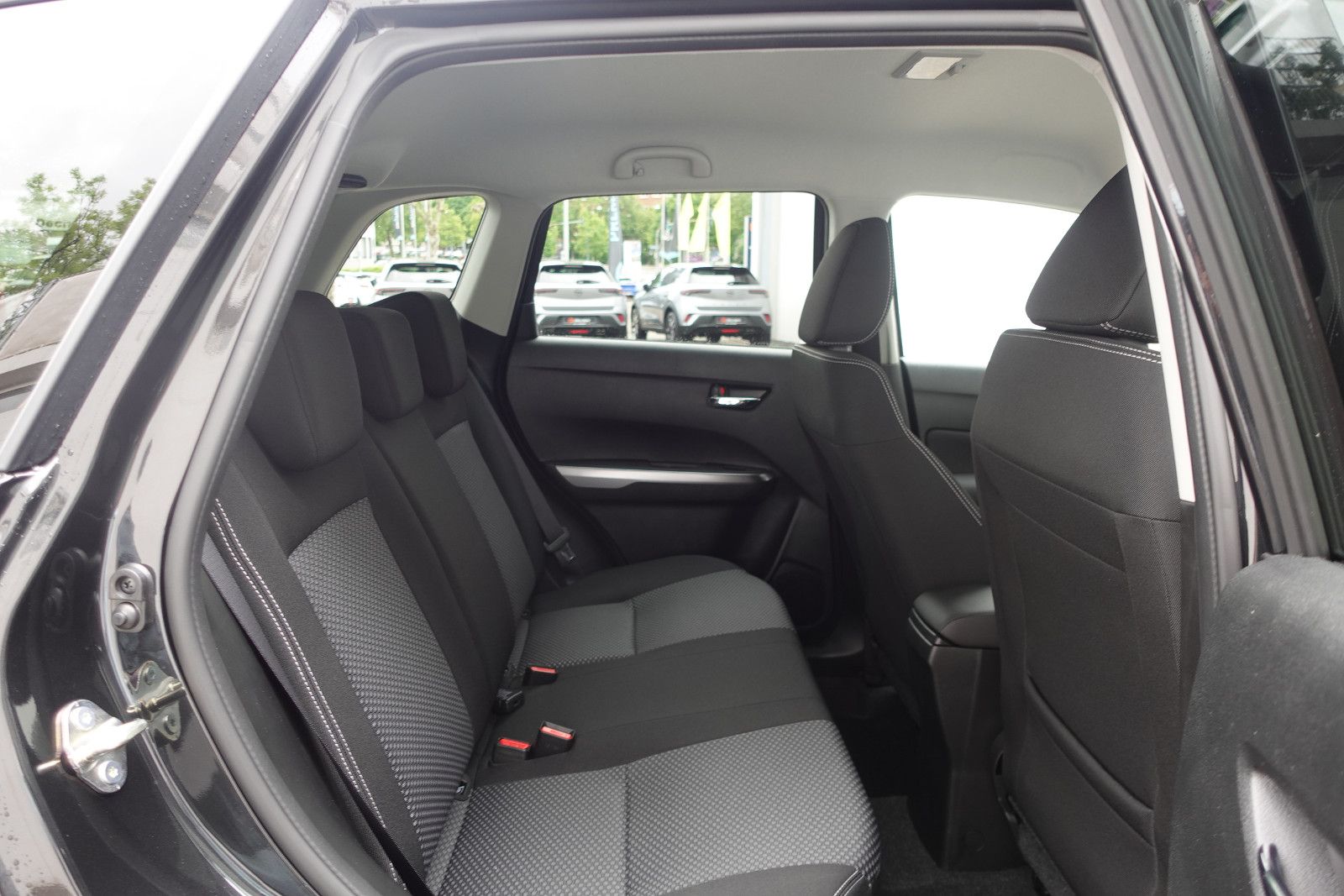 Fahrzeugabbildung Suzuki Vitara 1.4Hybrid Comfort AHK,Navi,SHZ,PD,Kamera