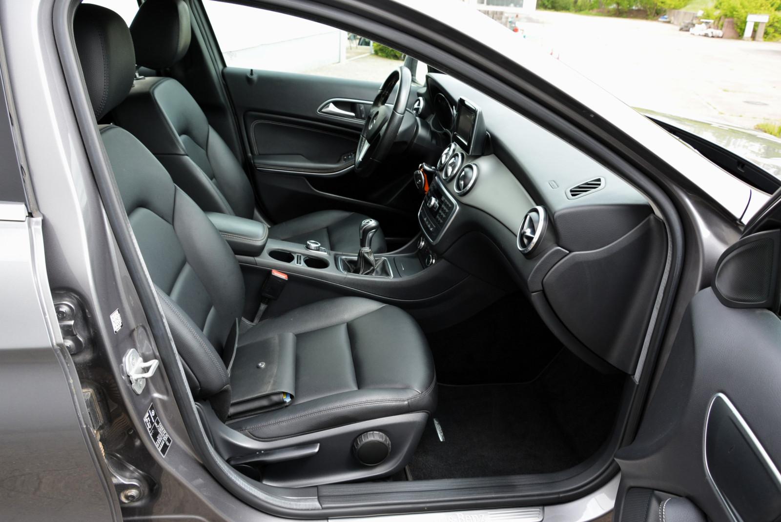 MERCEDES-BENZ GLA - 200 - BI-XENON - 156 CV