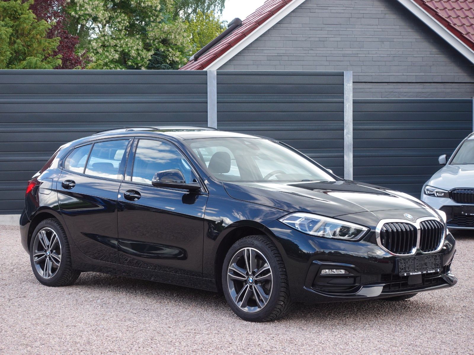 Fahrzeugabbildung BMW 118i Sport Line Navi CarPlay LED-Pkt.