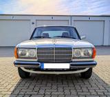 Mercedes-Benz 200 (Oldtimer W123) - Mercedes-Benz W123