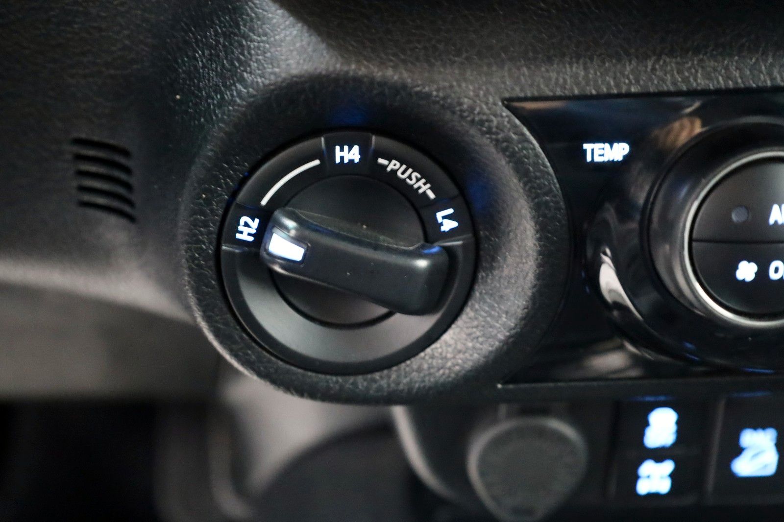 Fahrzeugabbildung Toyota Hilux 2.8 D-4D 4x4 Invincible Sport,ACC,360°,AHK