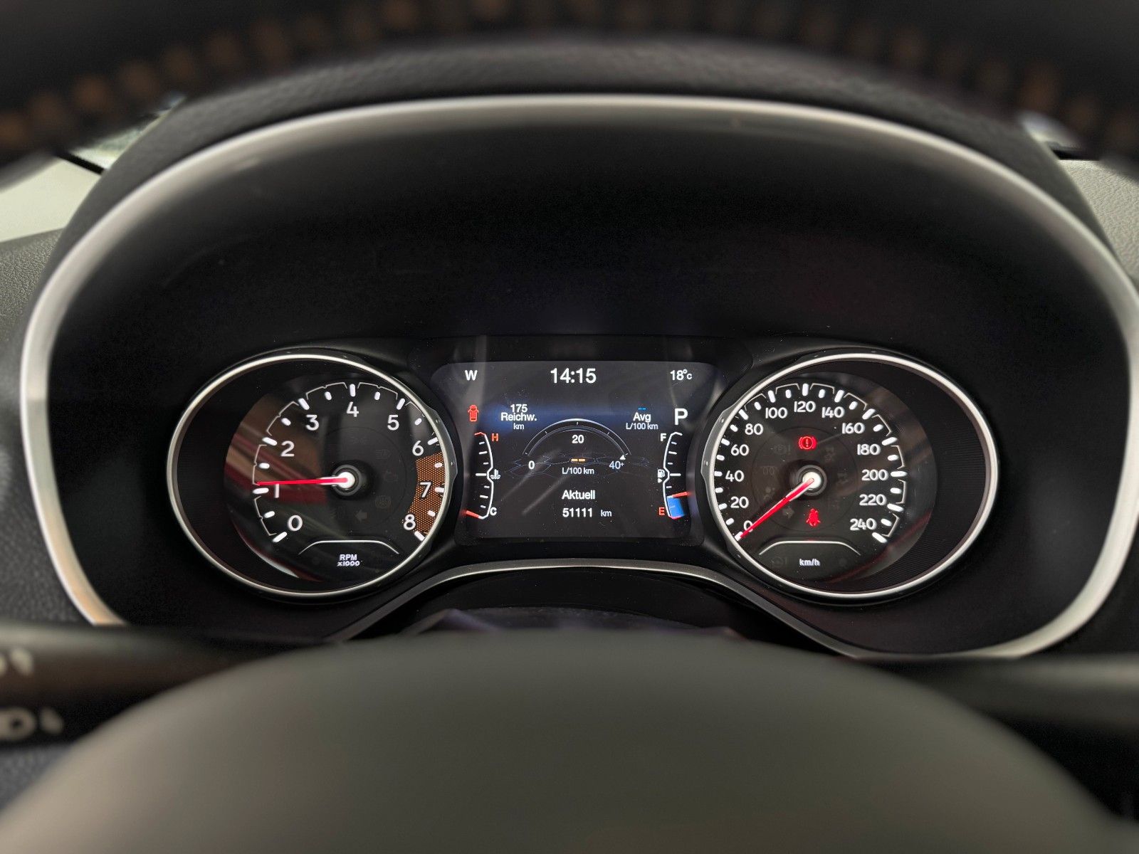 Fahrzeugabbildung Jeep Compass 1.4T Limited 4WD "Pano AHK Winterpaket"