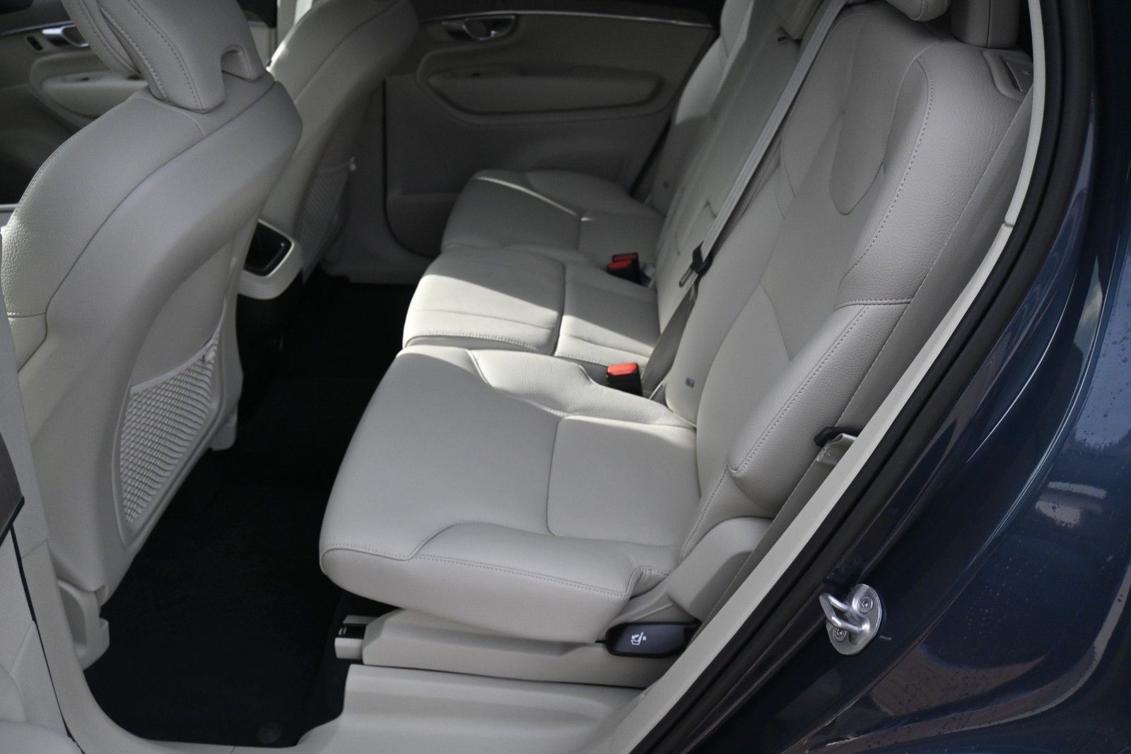 Fahrzeugabbildung Volvo XC90B5 D Plus Bright AWD*360°*Alarm*FSHZG*STHZG*