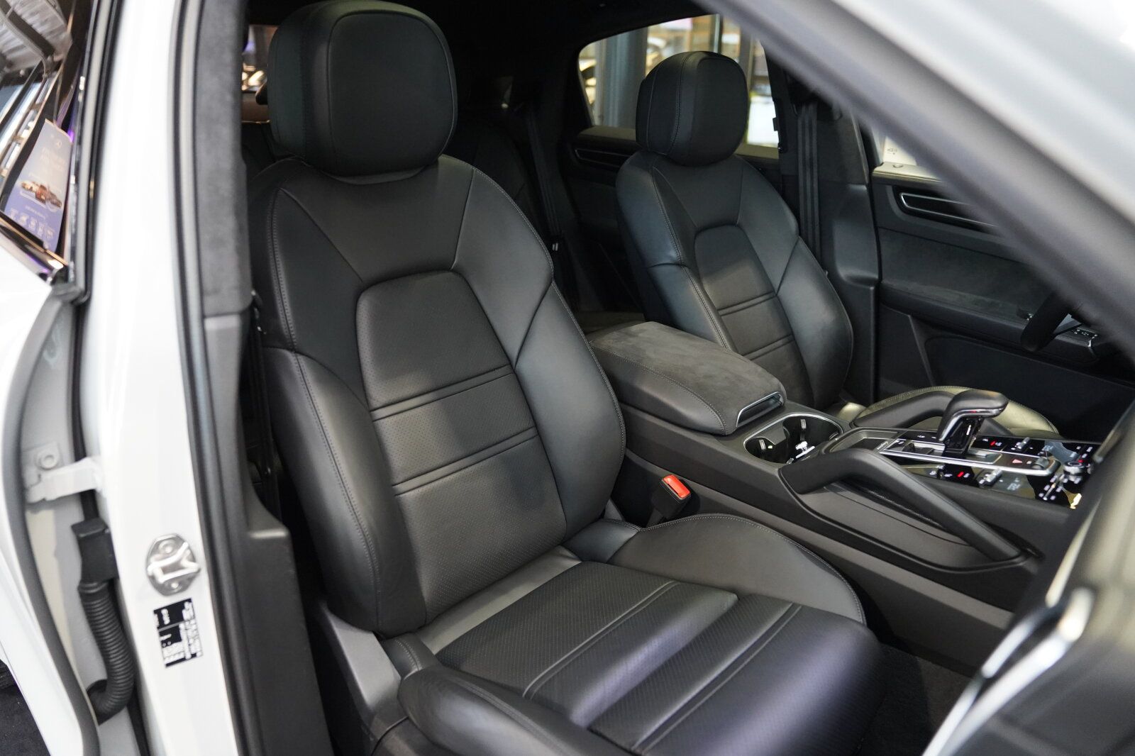 Porsche Cayenne Coupe GTS kreide Sport Classic Pano AHK foto 9