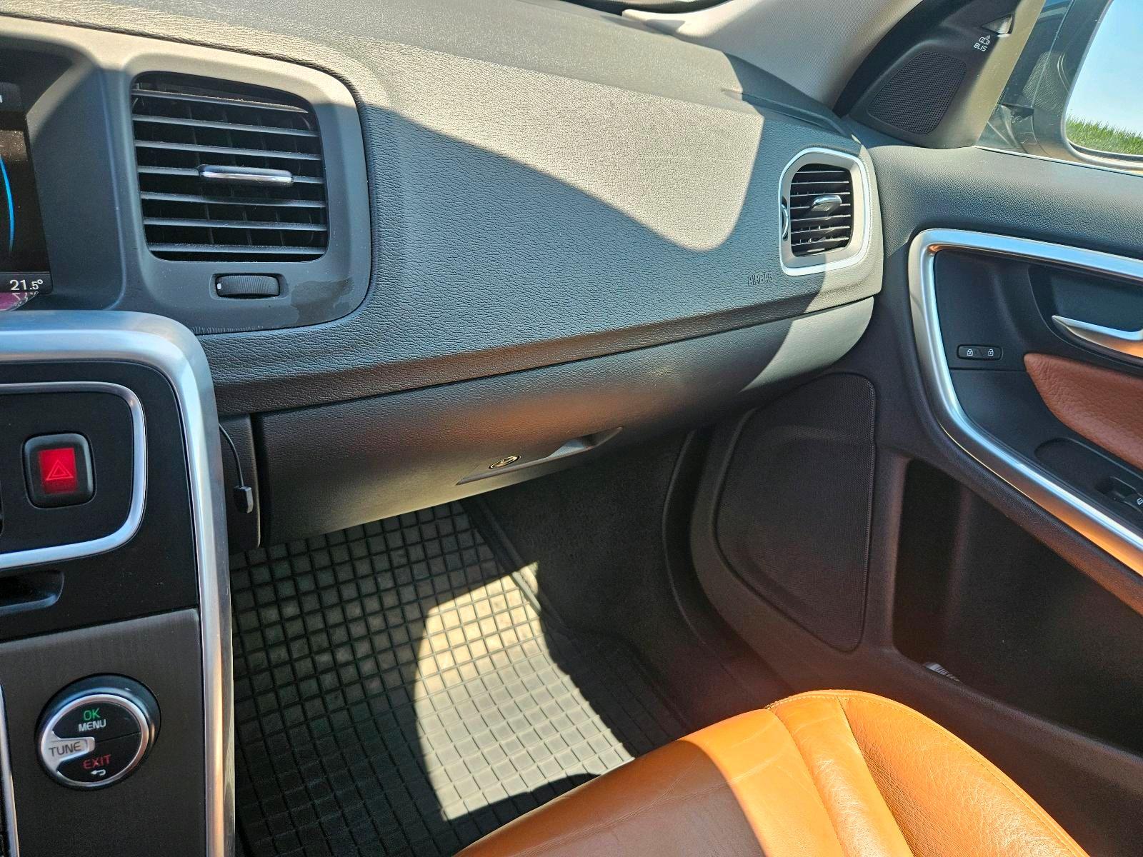 Volvo V60 2011 — photo 15
