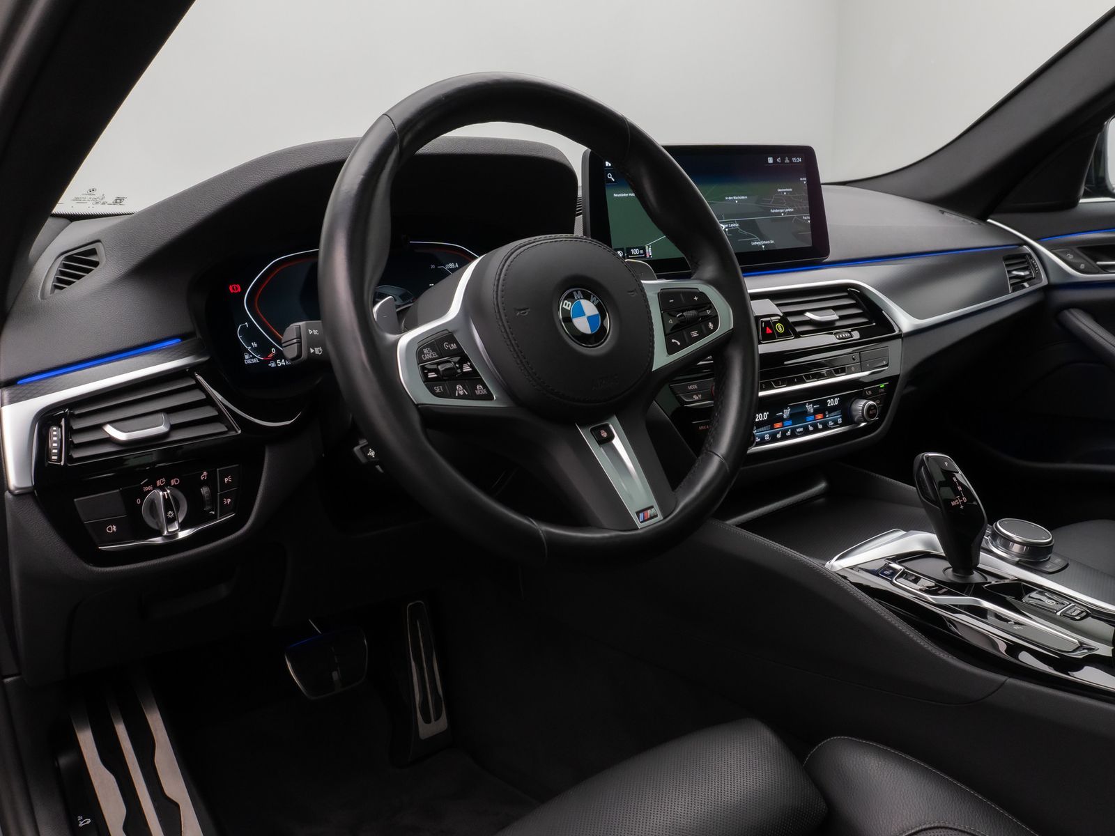 Fahrzeugabbildung BMW 540d xD M Sport Panorama Kamera Laser HUD AHK