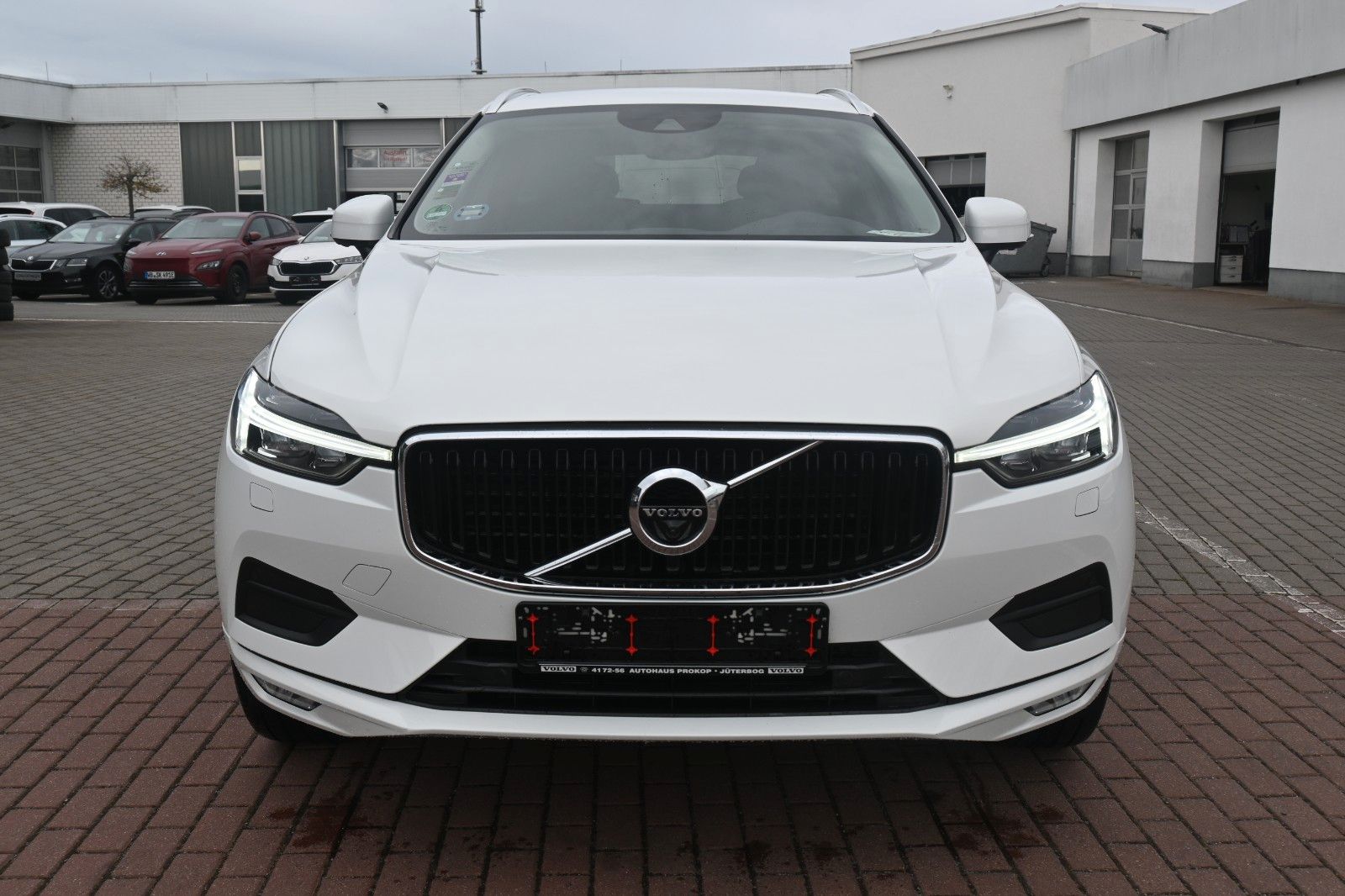 Fahrzeugabbildung Volvo XC60 B4D AWD Momentum Pro*LED*360*H&K*STHZ*QI