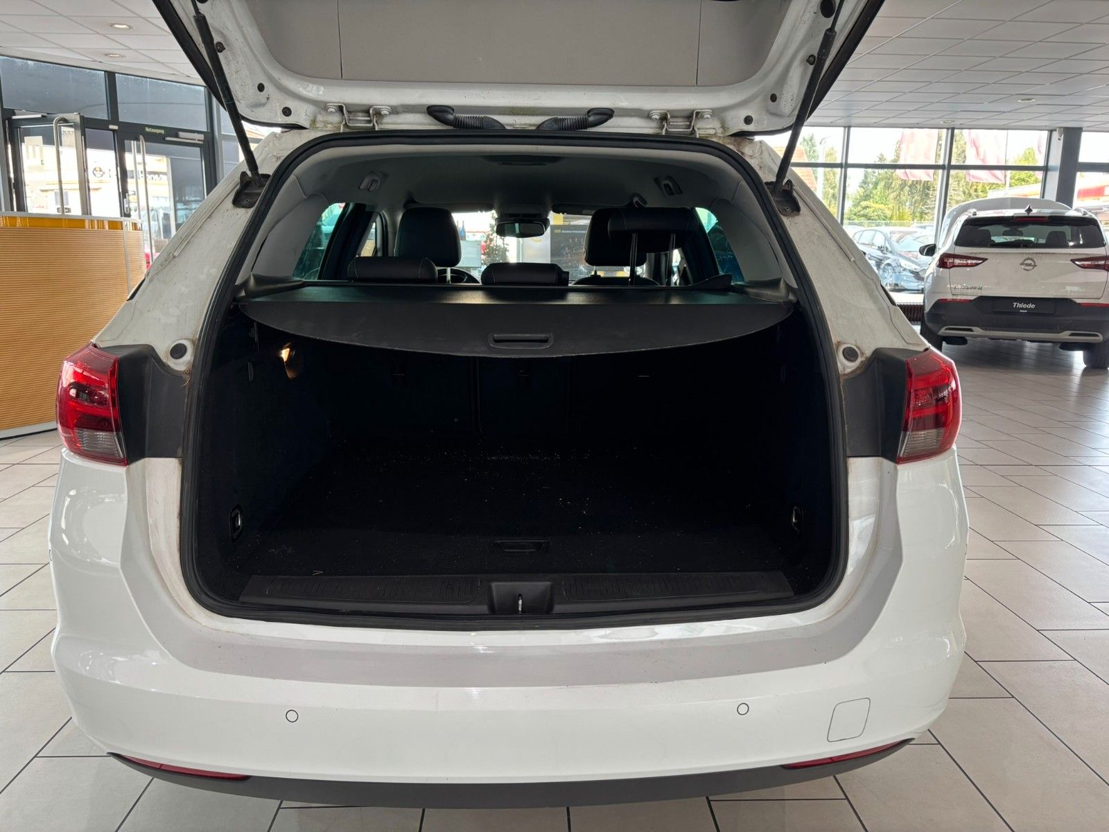 Fahrzeugabbildung Opel Astra ST 1.4T INNOVATION NAVI/KAMERA/SHZ/MATRIX