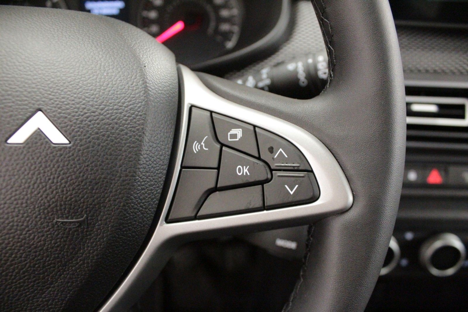 Fahrzeugabbildung Dacia Sandero TCe 100  Benzin /Expression*Winterpaket*