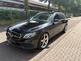 Mercedes-Benz E 200 E Kombi Kamera Automatik Leder AHK - Mercedes-Benz E 200 Gebrauchtwagen in Freiburg