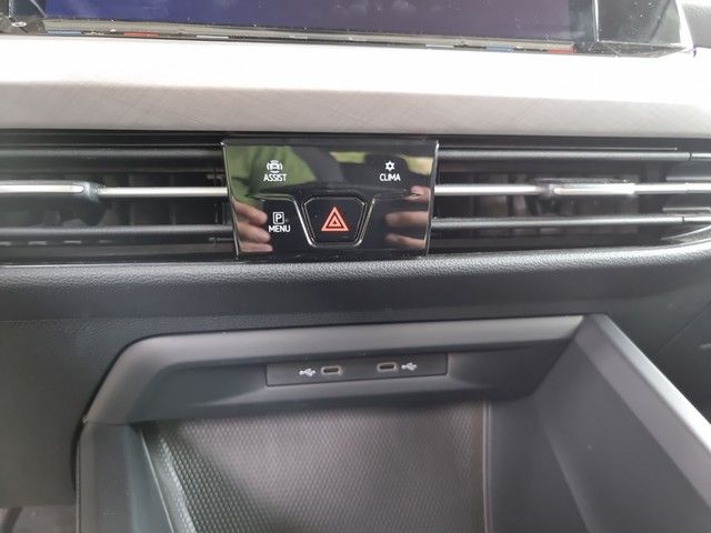 Fahrzeugabbildung Volkswagen Golf VIII Variant TDI DSG LED AHK Navi AID ACC P