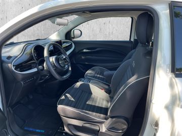 Fiat 500C e Cabrio 42kWh blaues Dach Klima+SHZ+Carpla