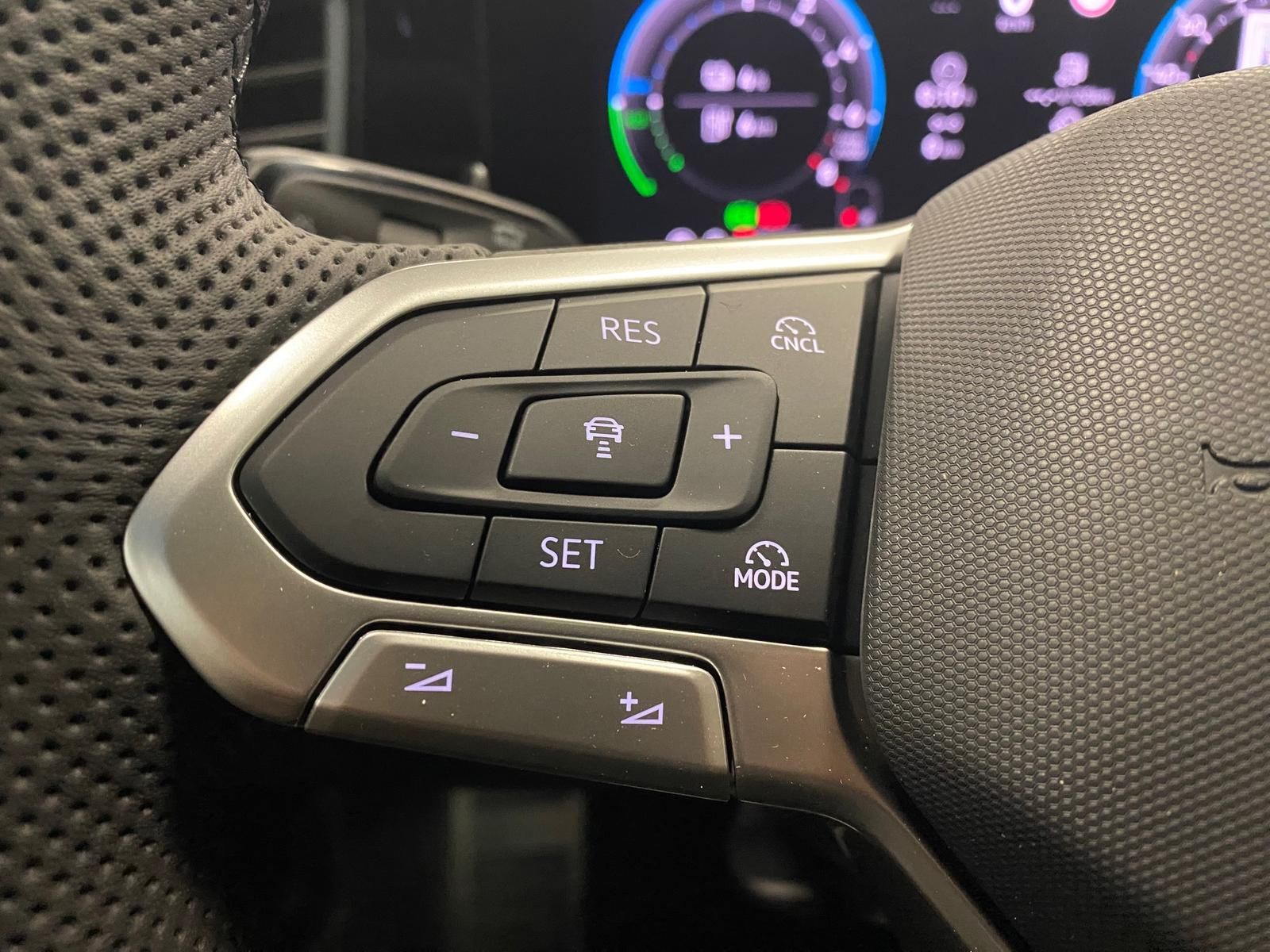 Fahrzeugabbildung Volkswagen Passat Variant 1.5 TSI eHybrid DCC R-Line
