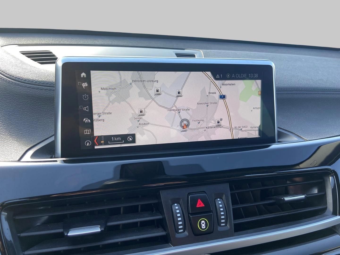 BMW X1 sDrive18d xLine AHK Navi LED PDC SHZ T-Leder foto 11