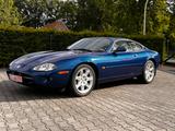 Jaguar XK8 Coupé - blaue Jaguar XK8