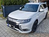 Mitsubishi Outlander 2.4 MIVEC PLUG-IN HYBRID 4WD Intro