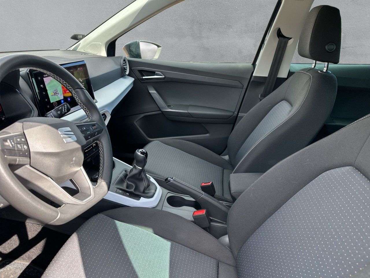 Fahrzeugabbildung SEAT Arona Road Edition 1.0 TSI 116PS 6-Gang - mit KI generiert/bearbeitet