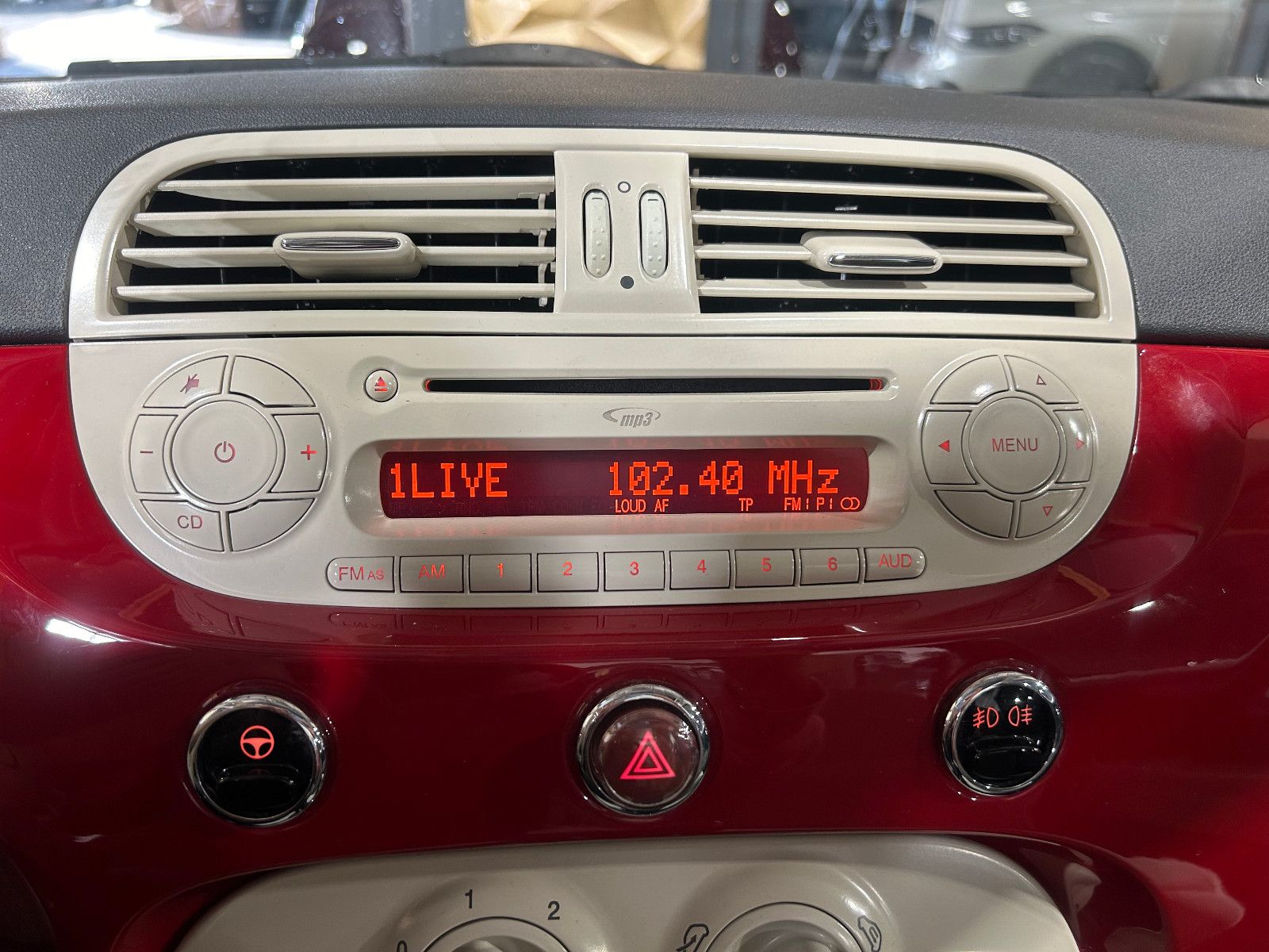 Fahrzeugabbildung Fiat 500 Lounge/AUTOMATIK/PANO/KLIMA/1.HAND