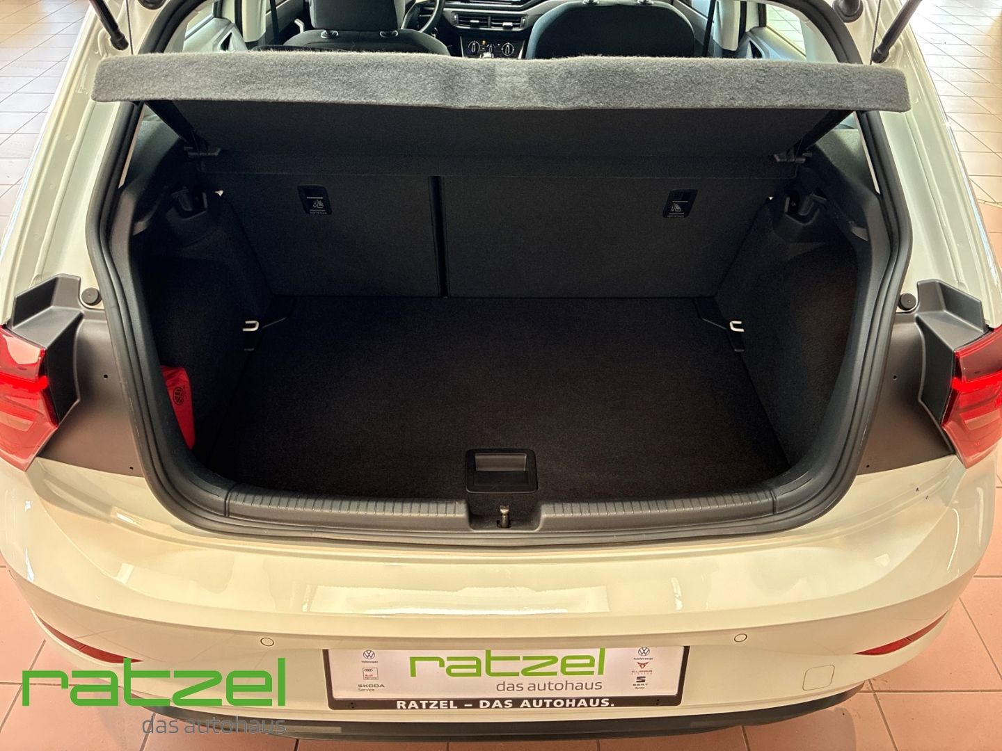 Fahrzeugabbildung Volkswagen Polo VI Life 1.0 Lane Assist App Connect