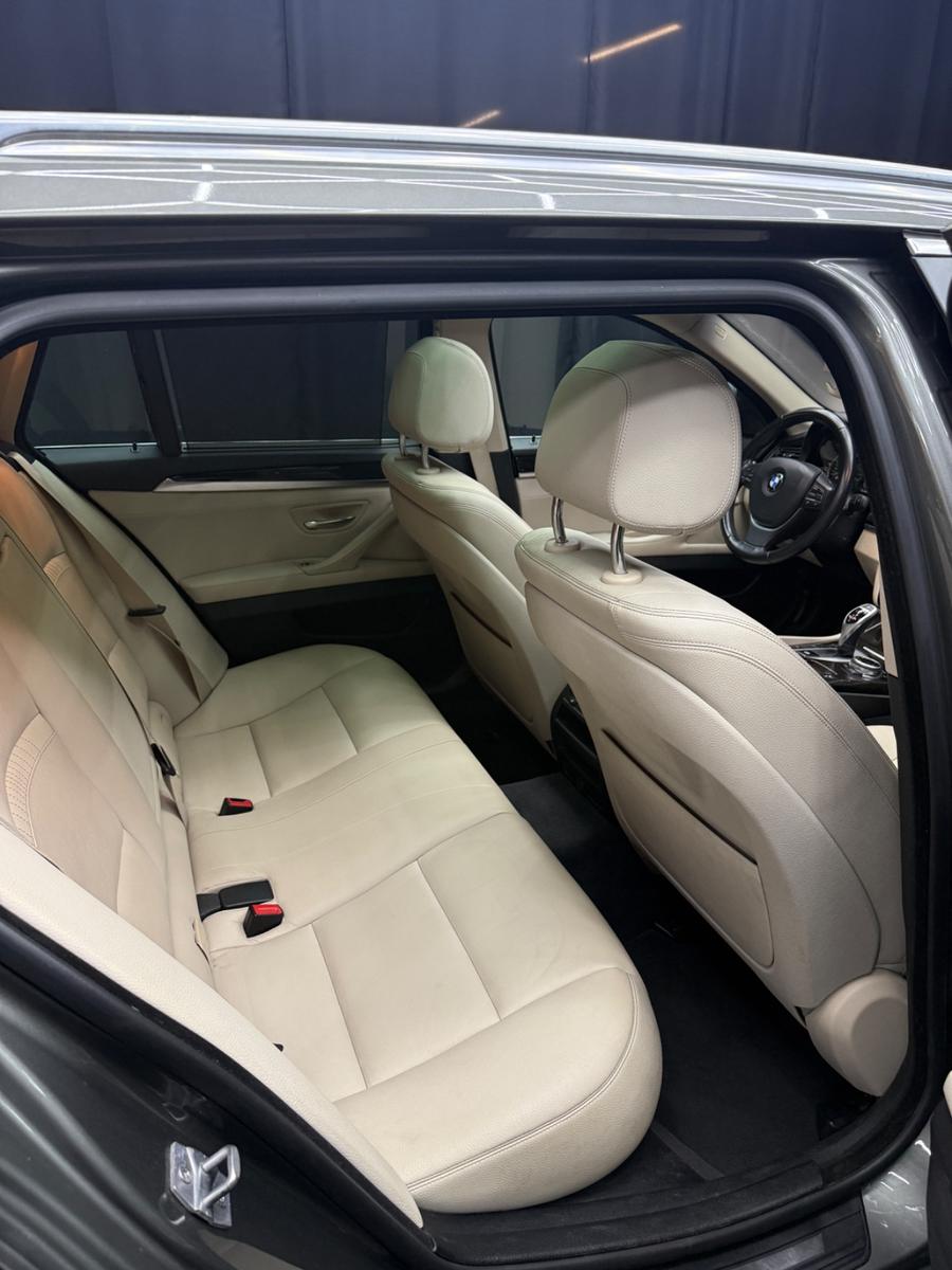 BMW 530D XDRIVE 258ch - TOIT PANORAMIQUE - CUIR DAKOTA - SIÈGES CHAUFFANTS - GPS PROFESSIONAL - SUSPENSION PNEUMATIQUE