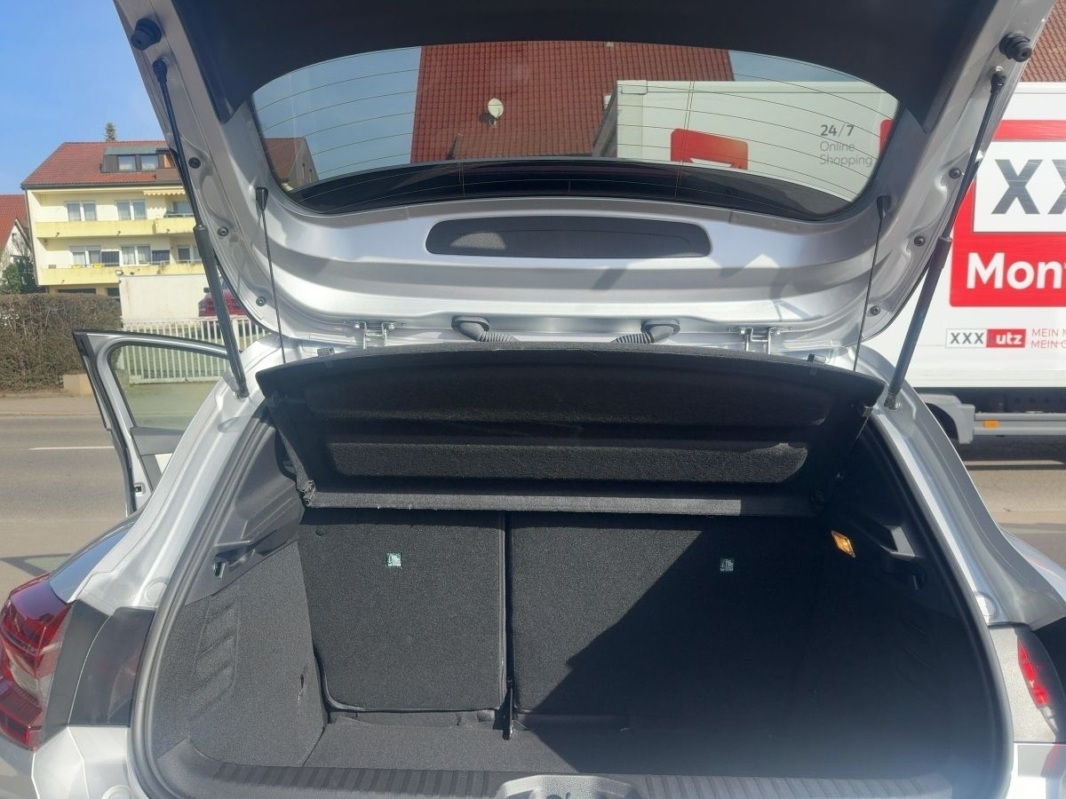 Fahrzeugabbildung Renault Clio TECHNO TCE 140 KAMERA SZH NAVI