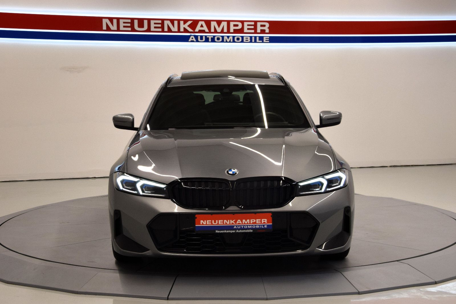 Fahrzeugabbildung BMW 320 d Touring M Sport Panorama HuD Memory ACC