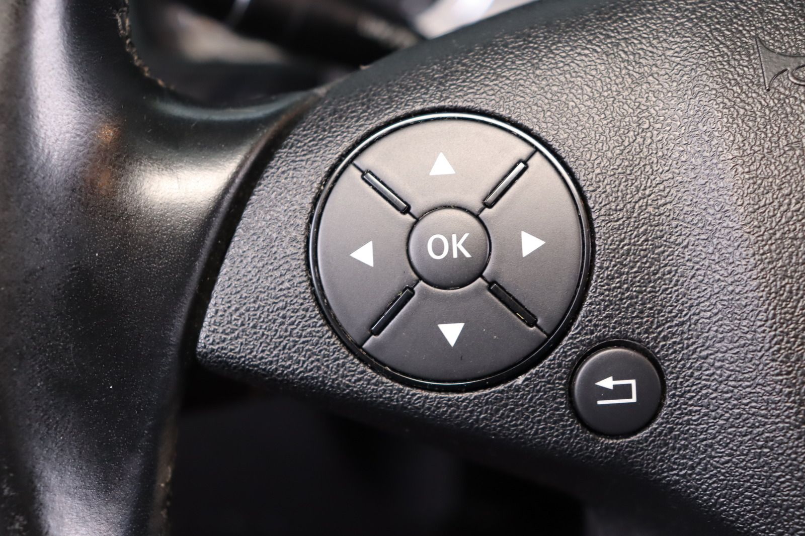 Fahrzeugabbildung Mercedes-Benz E 200 AVANTGARDE * Xenon * HU/AU 07.26