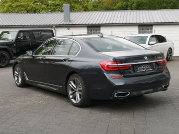 BMW 750 - 8