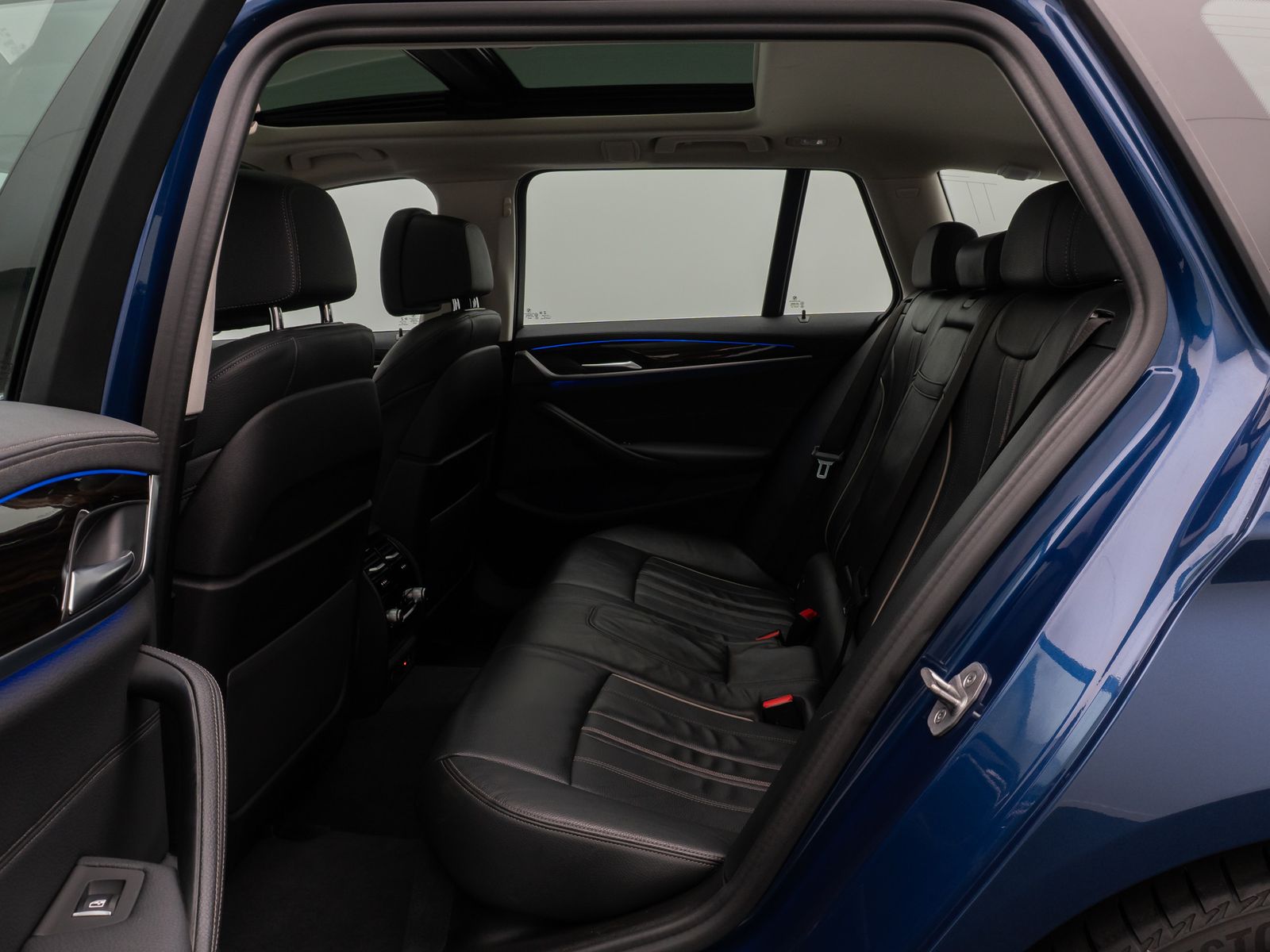 Fahrzeugabbildung BMW 520d Luxury Line HUD DAB Kamera HiFi Panorama