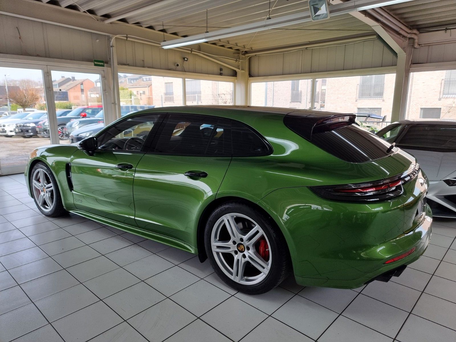 Fahrzeugabbildung Porsche Panamera Sport Turismo GTS/Mambagrün/Appr. 09/27