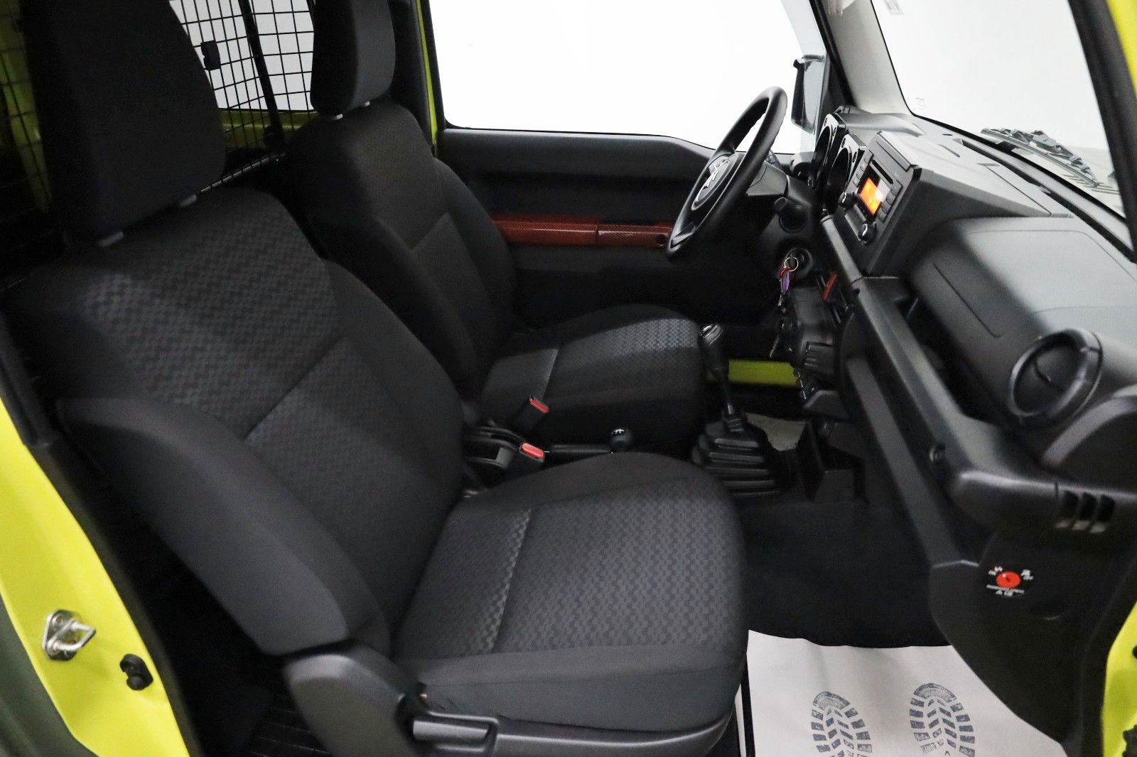 Fahrzeugabbildung Suzuki Jimny Comfort AllGrip NFZ, Foliert,Seilwinde