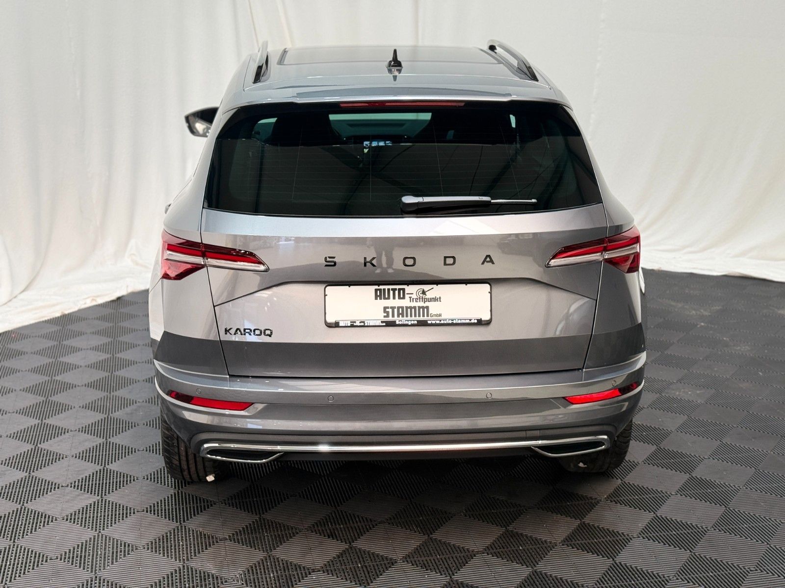 Fahrzeugabbildung SKODA Karoq Sportline / DSG / ACC / Panoramadach
