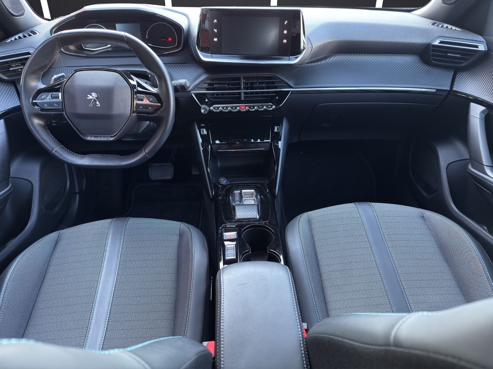 Fahrzeugabbildung Peugeot 2008 Allure 1.5 *CarPlay*SitzHZ*Navi*Kamera*