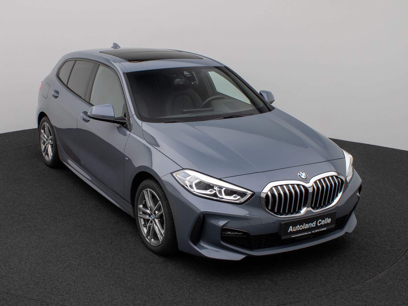 Fahrzeugabbildung BMW 118i M Sport Panorama Kamera HUD DAB H/K Komfort