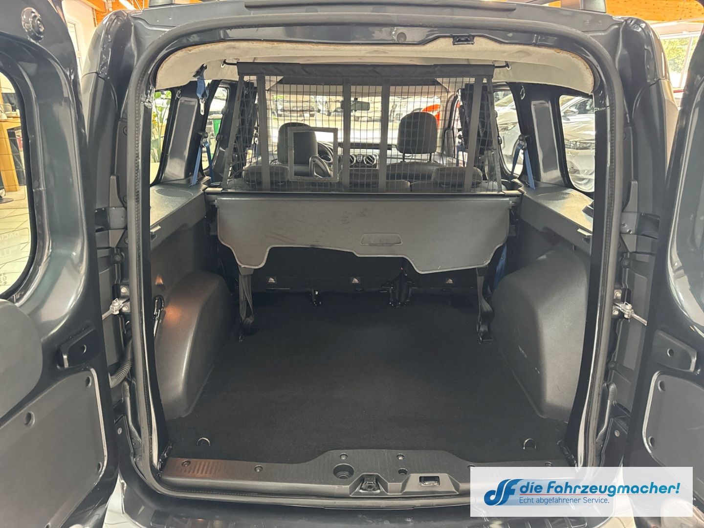 Fahrzeugabbildung Dacia Dokker Celebration ACC Apple CarPlay Android Aut