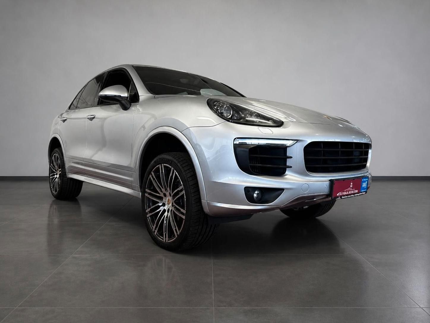 Porsche Cayenne - 1