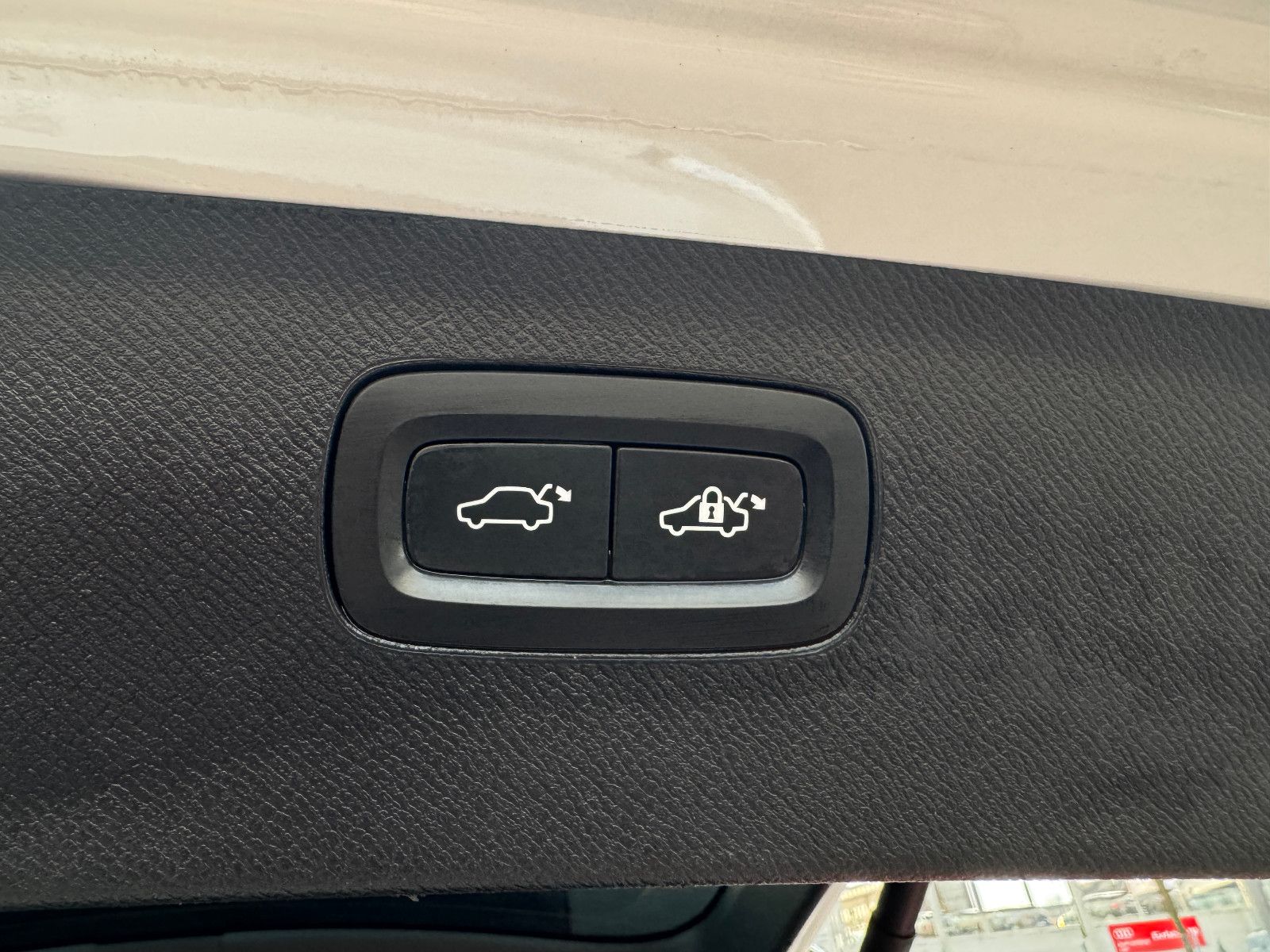 Fahrzeugabbildung Volvo XC90 INSCRIPTION AWD PANO HUD SITZKLIMA MEMORY
