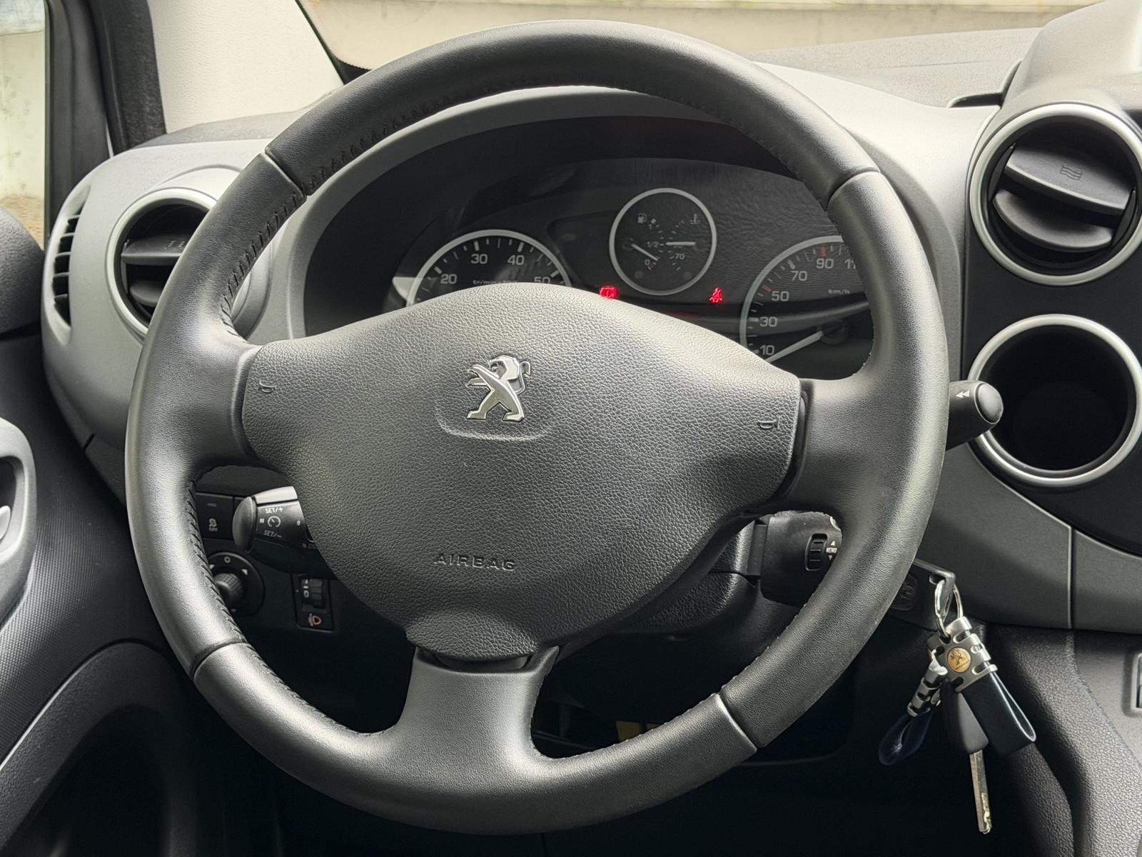 Peugeot Partner Allure Navi Kamera Tempomat Sitzheizung