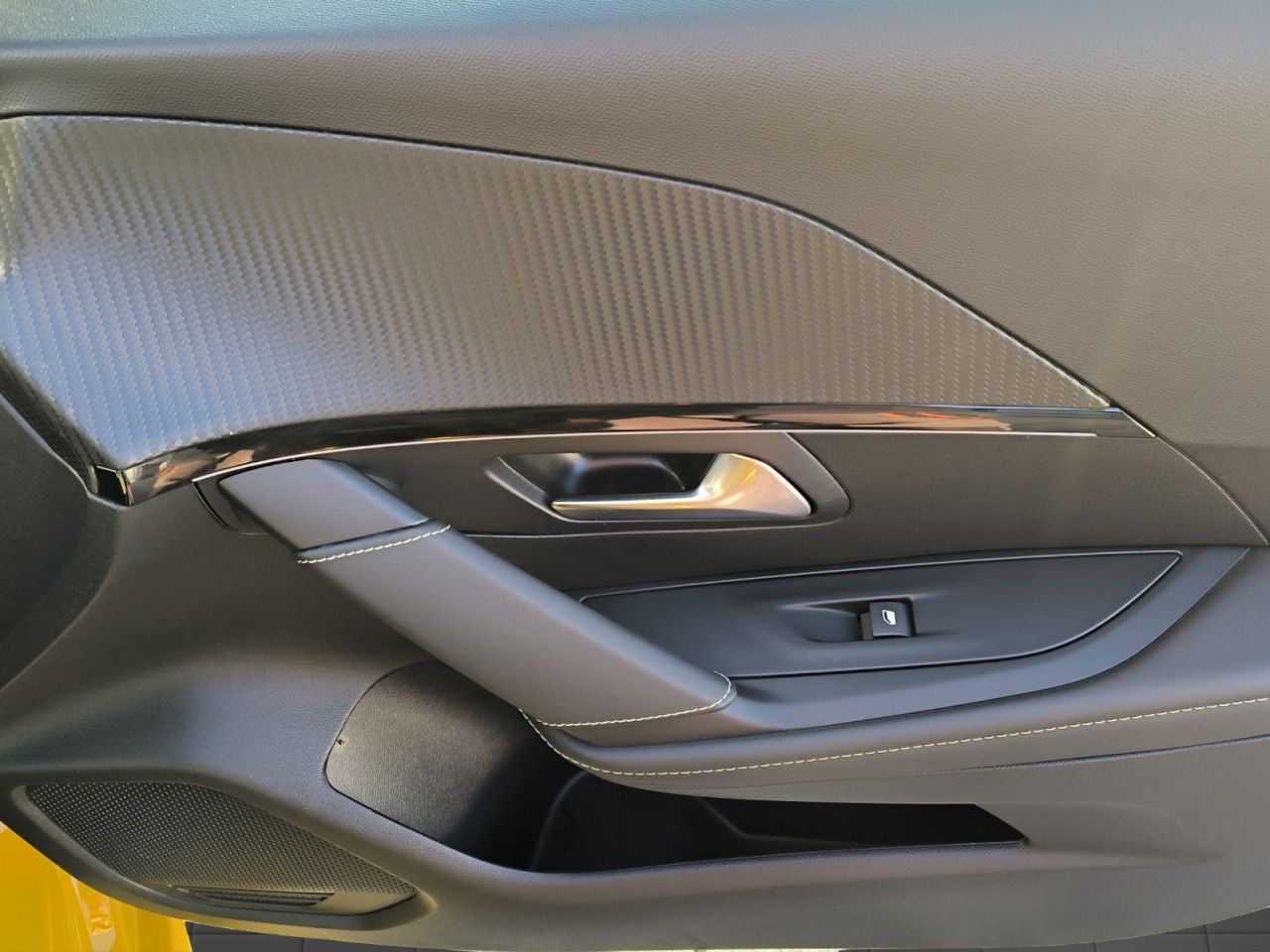 Fahrzeugabbildung Peugeot 208 e- GT