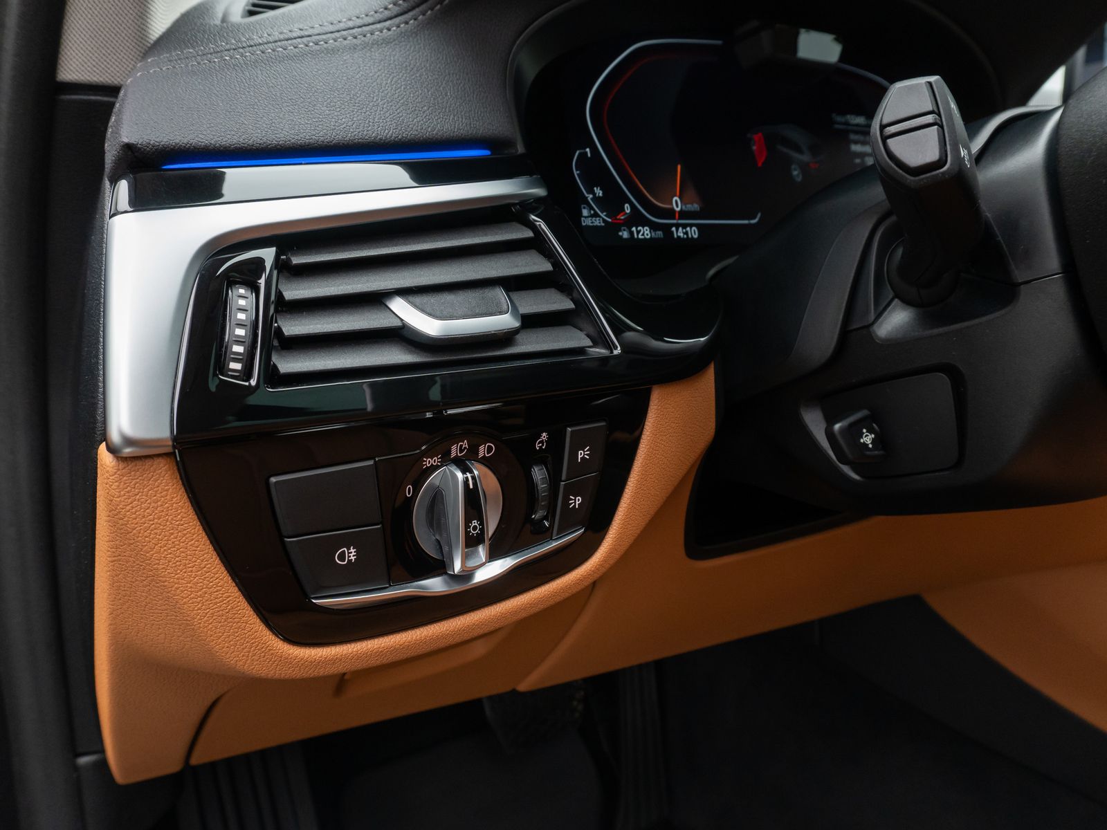 Fahrzeugabbildung BMW 540d xD Luxury Line Panorama HUD HIFi DAB DisKey