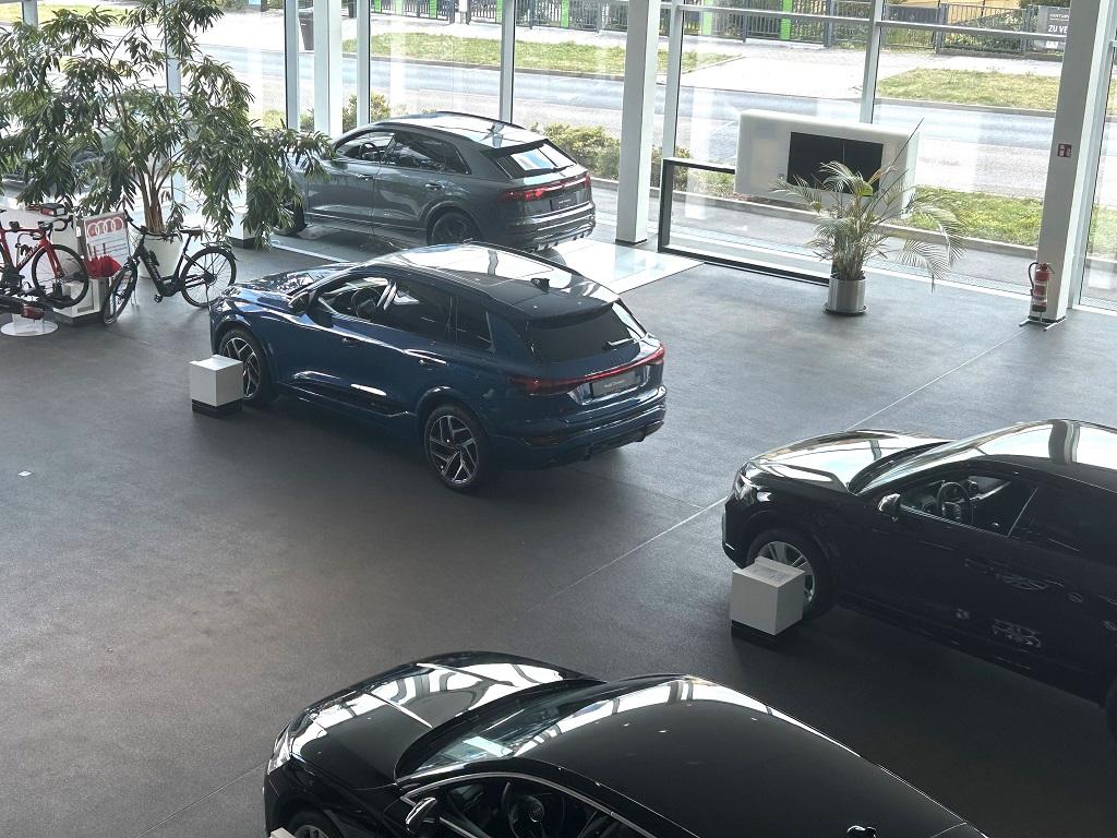 showroom-image-top